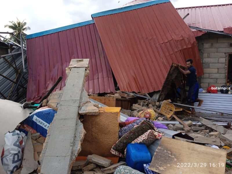 Rumah Warga Pulau Air Pulau Labuh Dan Dapur Sagulung Porak