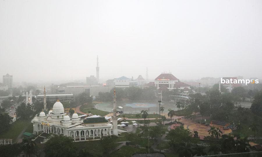 BMKG: Cuaca Kepri Didominasi Hujan hingga Akhir Pekan – Metropolis