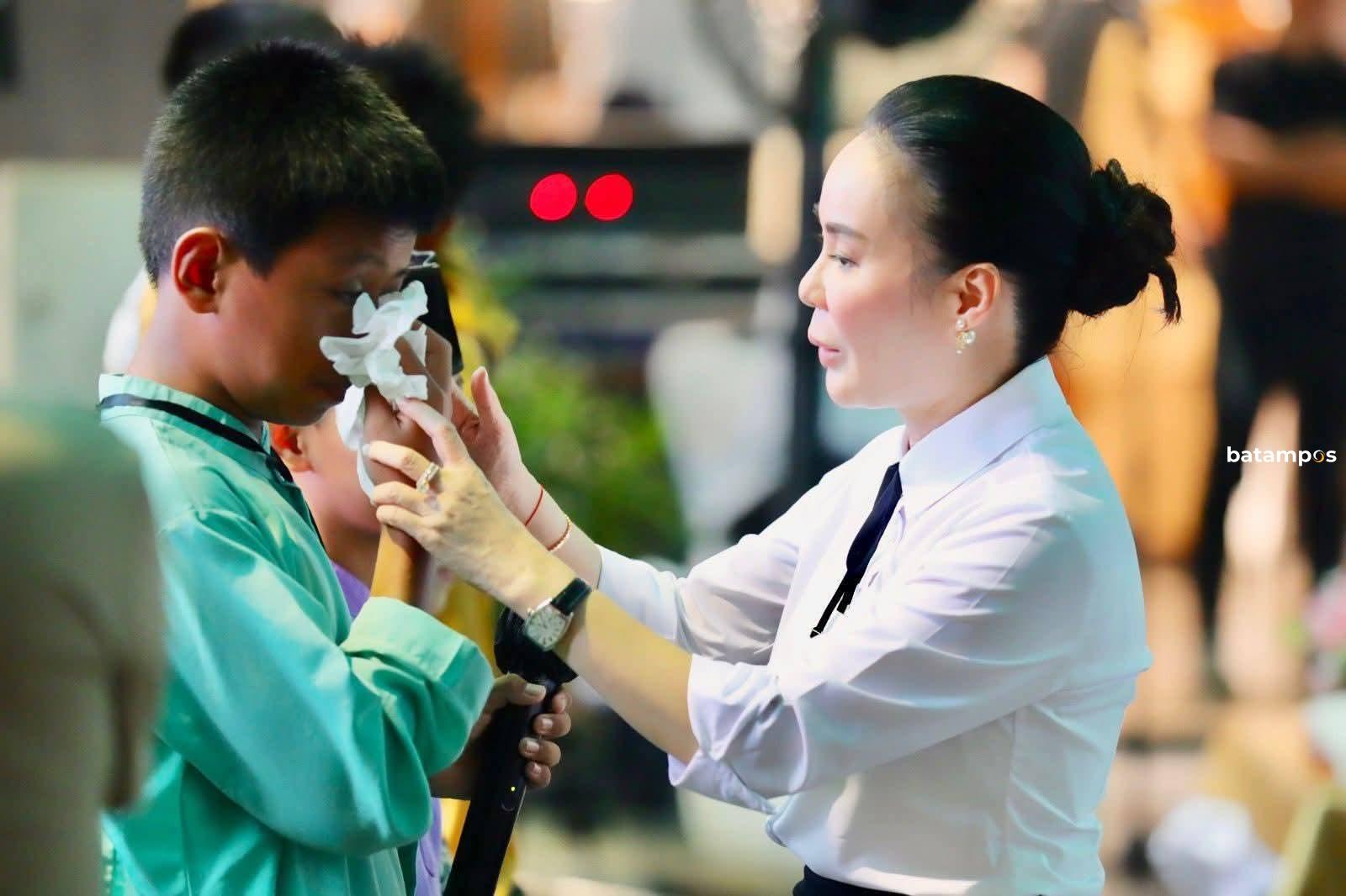 Anak yatim di Batam mengeluhkan kondisi fasilitas sekolah. Wakil Wali Kota Batam Li Claudia Chandra berjanji menindaklanjuti keluhan dan memastikan akses pendidikan