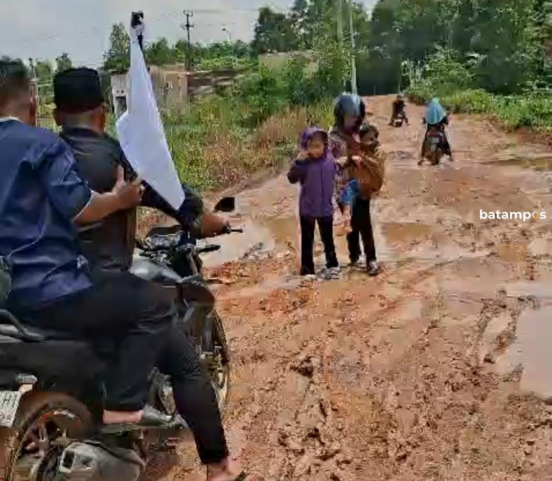 Warga Desak Perbaikan Jalan di Perumahan Gesya, Developer Janjikan Pengecoran – Metropolis