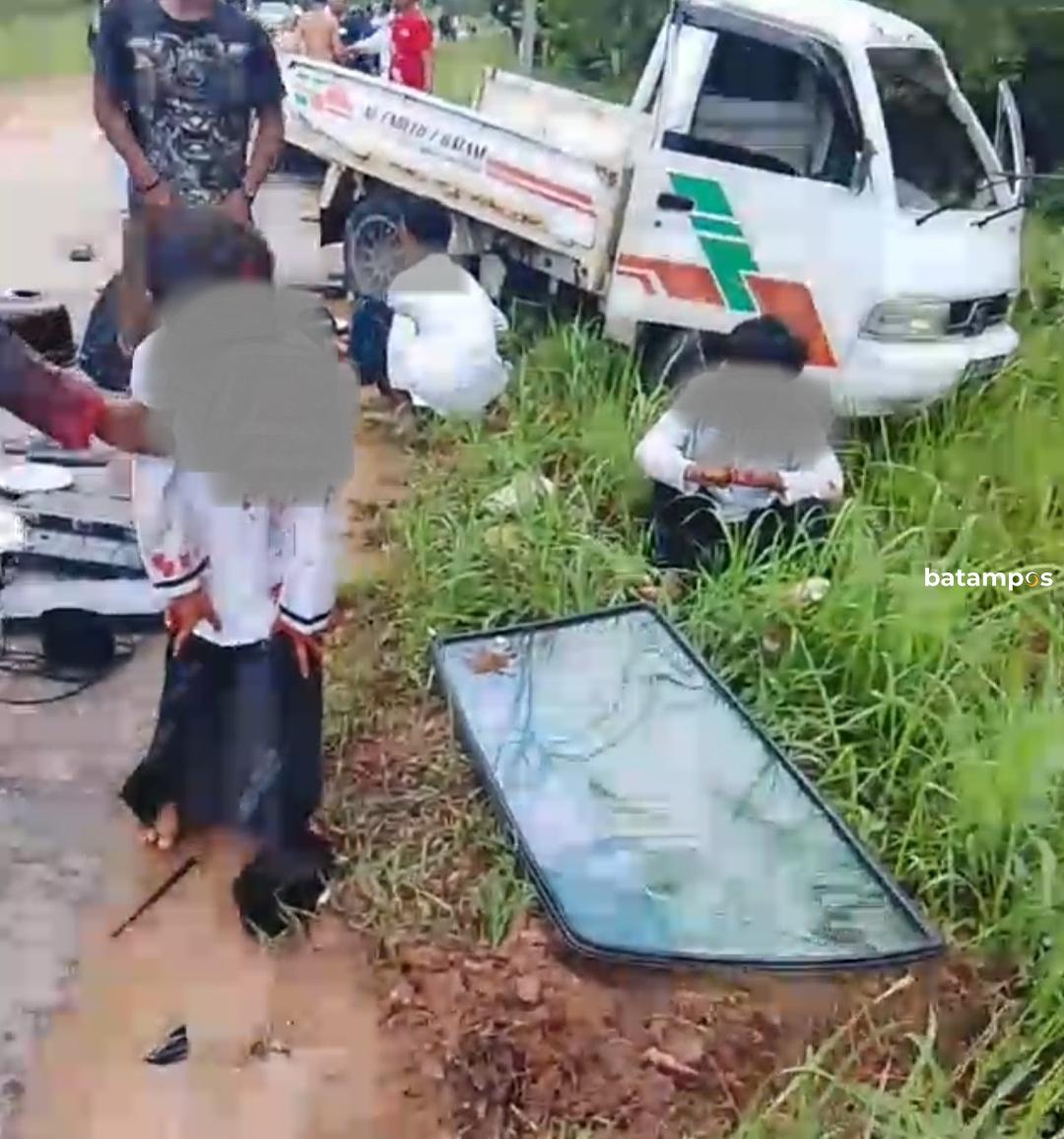 Kecelakaan Pikap Angkut Santri di Batu Besar: 1 Tewas, 12 Luka-luka