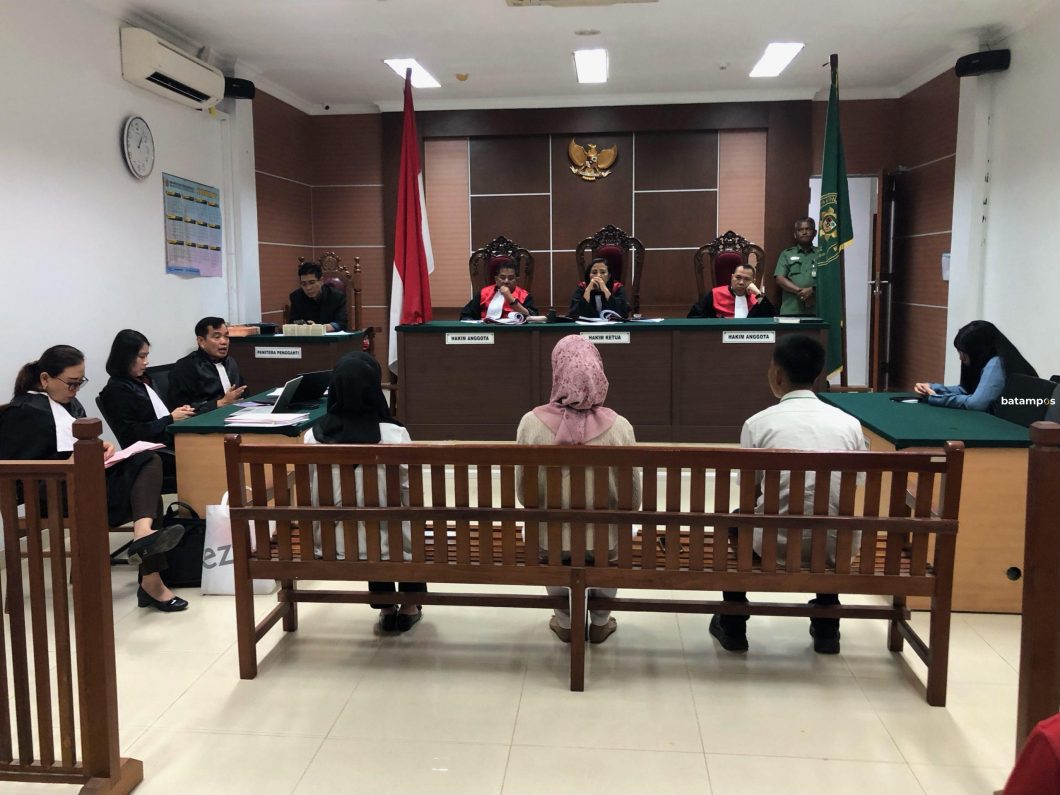 Sidang Kasus Penganiayaan Honorer Pemko Batam, Terdakwa Akui Jambak dan Tendang Korban – Metropolis