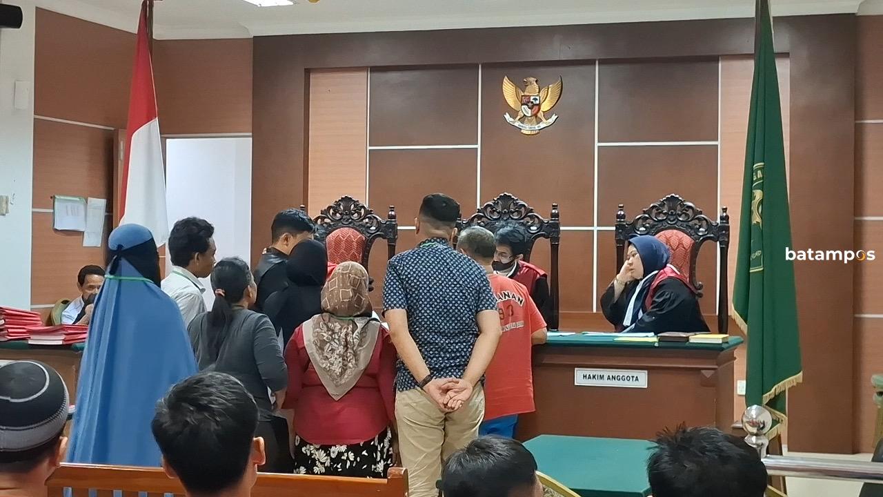 Restu Joko Widodo Disidang, 6 Korban Beberkan Modus Penjualan Ratusan Kavling Bodong – Metropolis