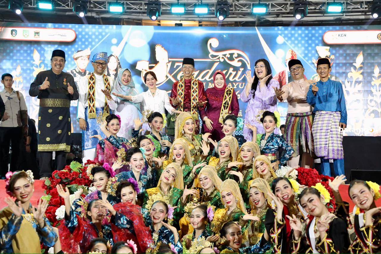 Pembukaan Kenduri Seni Melayu Batam 2026, Amsakar Persembahkan Puisi “Uwak” – Metropolis