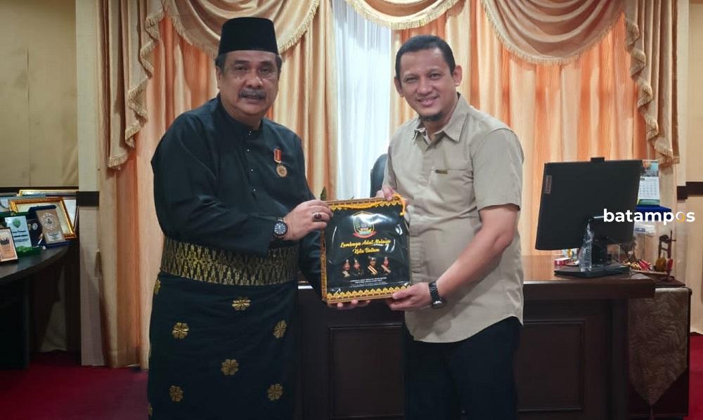UAI Gandeng LAM Batam Garap Buku Psikologi Gurindam 12 untuk Character Building Gen Z – Metropolis