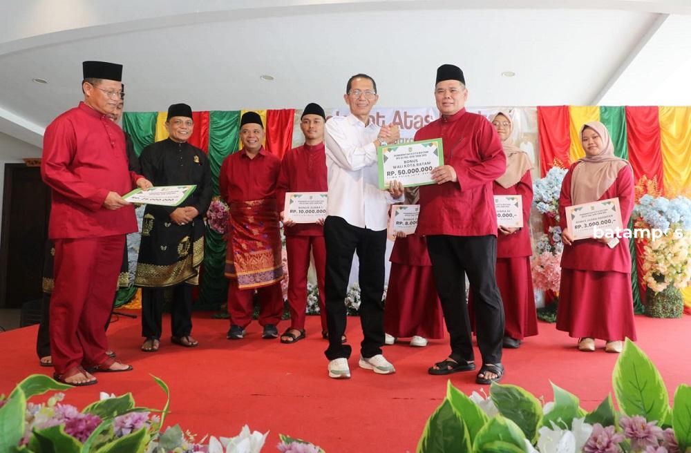Usai Juara Umum MTQ Kepri 2026, Amsakar Minta Kafilah Batam Fokus MTQ Nasional – Metropolis