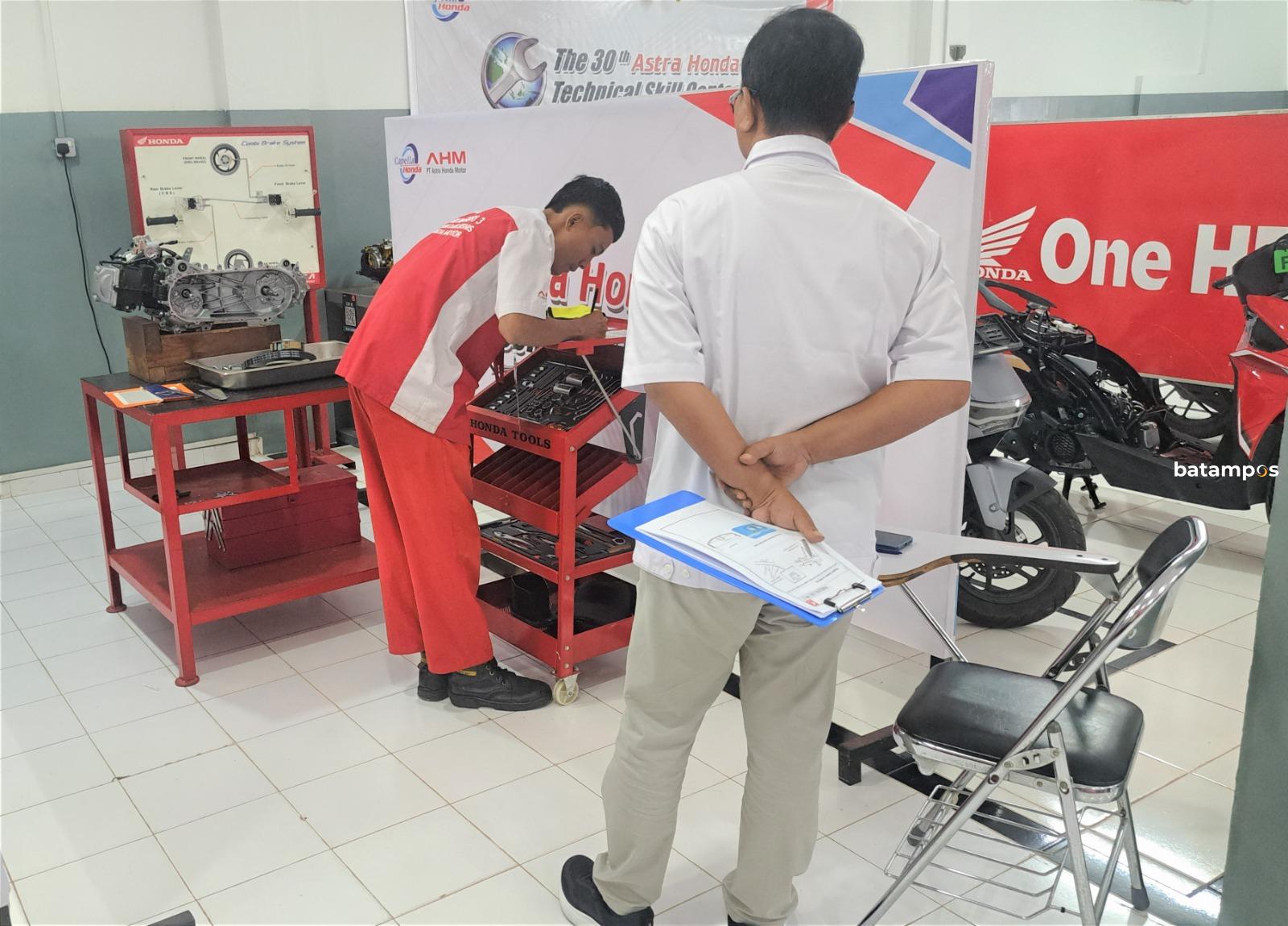 SMKN 3 Batam Lolos ke LKS Nasional, Ujian Teknisi Muda Kini Menyentuh Motor Listrik – Metropolis