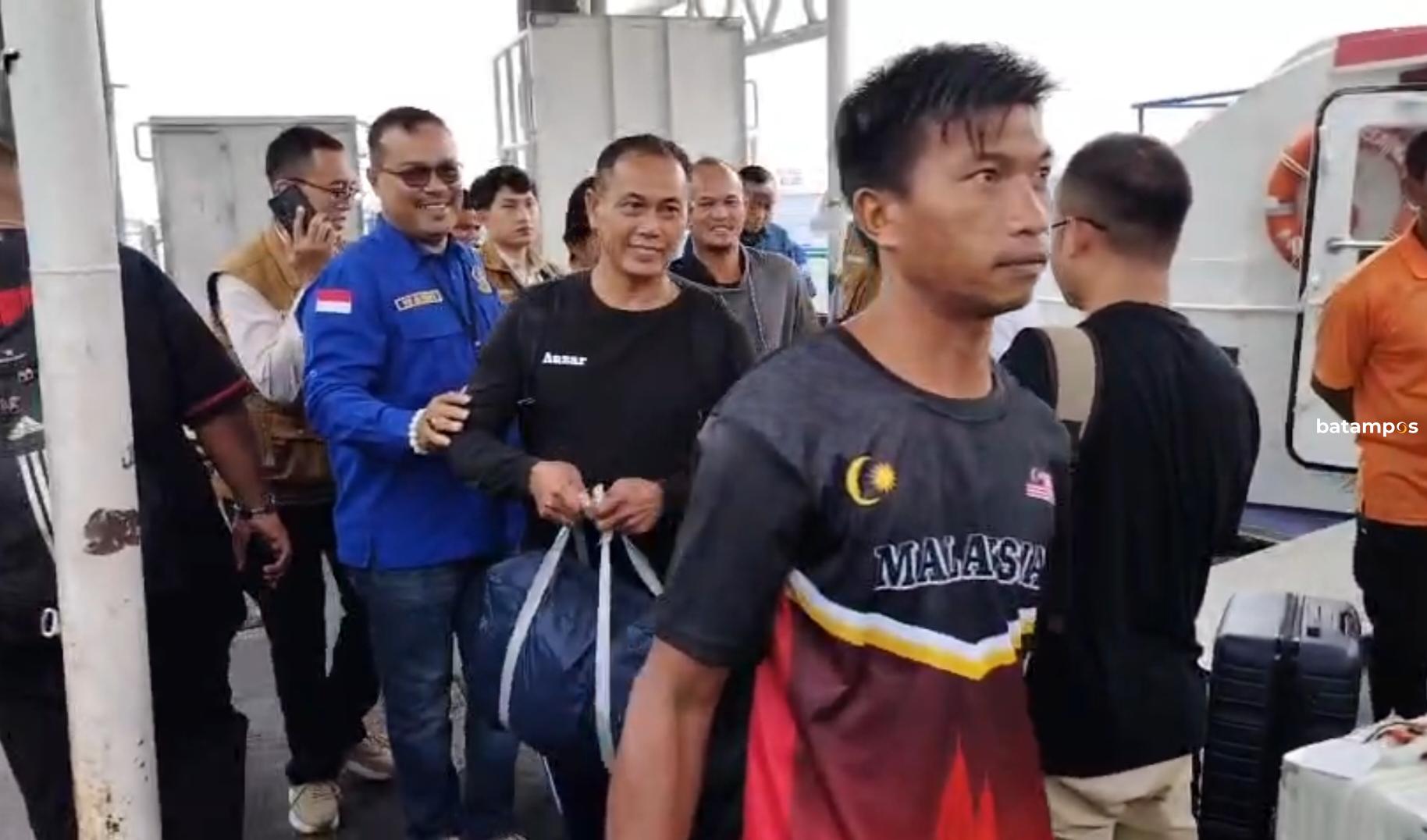 Empat Nelayan Kepri Dipulangkan dari Malaysia – Metropolis