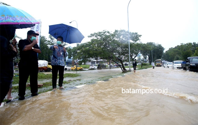 Wali Kota Batam Banjir1