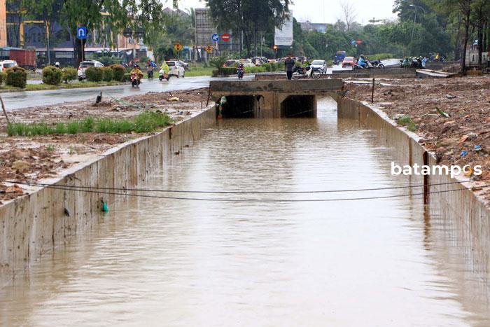 Drainase Depan RSUD Tetap banjir Bila HUjan Deras Dalil Harahap