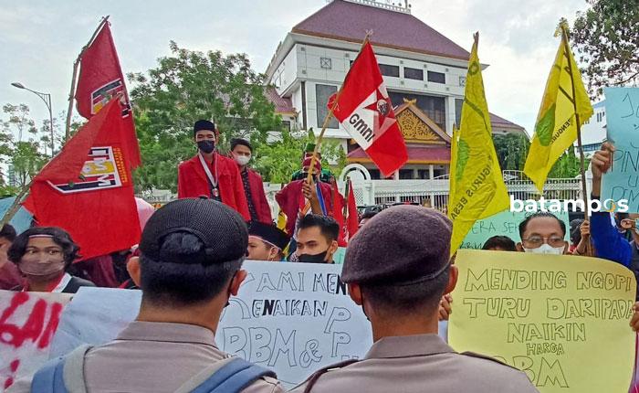 Demo Mahasiswa 1 F Cecep Mulyana