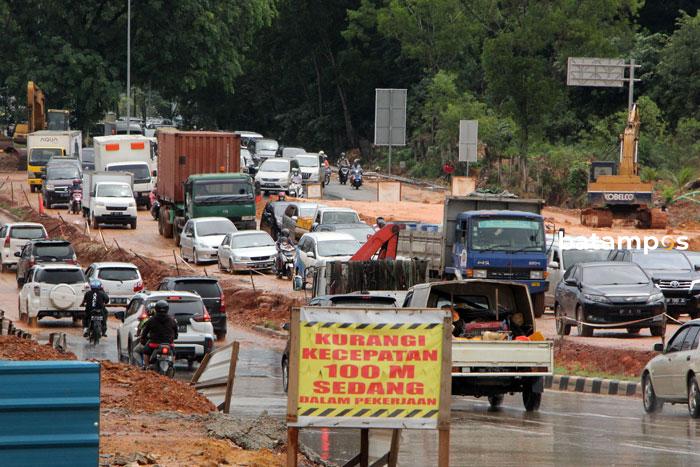 Macet Pelebaran Jalan Dalil Harahap5