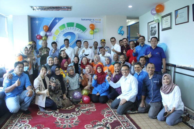 Foto semua karyawan 1536x1024 1 e1660135152347