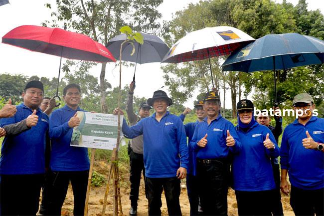 BP Batam Mulai Gelar Penanaman 12 Ribu Pohon Jati Emas 2 bp batam 8