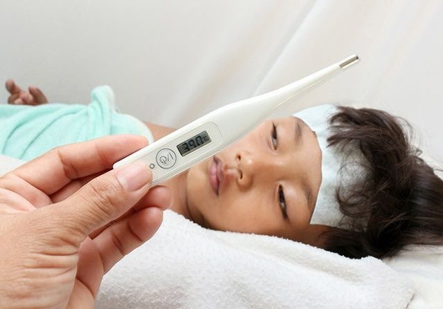 Musim Demam, Batasi Anak Bermain Ponsel dan Perbanyak Minum Air Putih 1 jangan sepelekan demam tinggi kenali 5 gejala penyakit dbd m 640x447 1