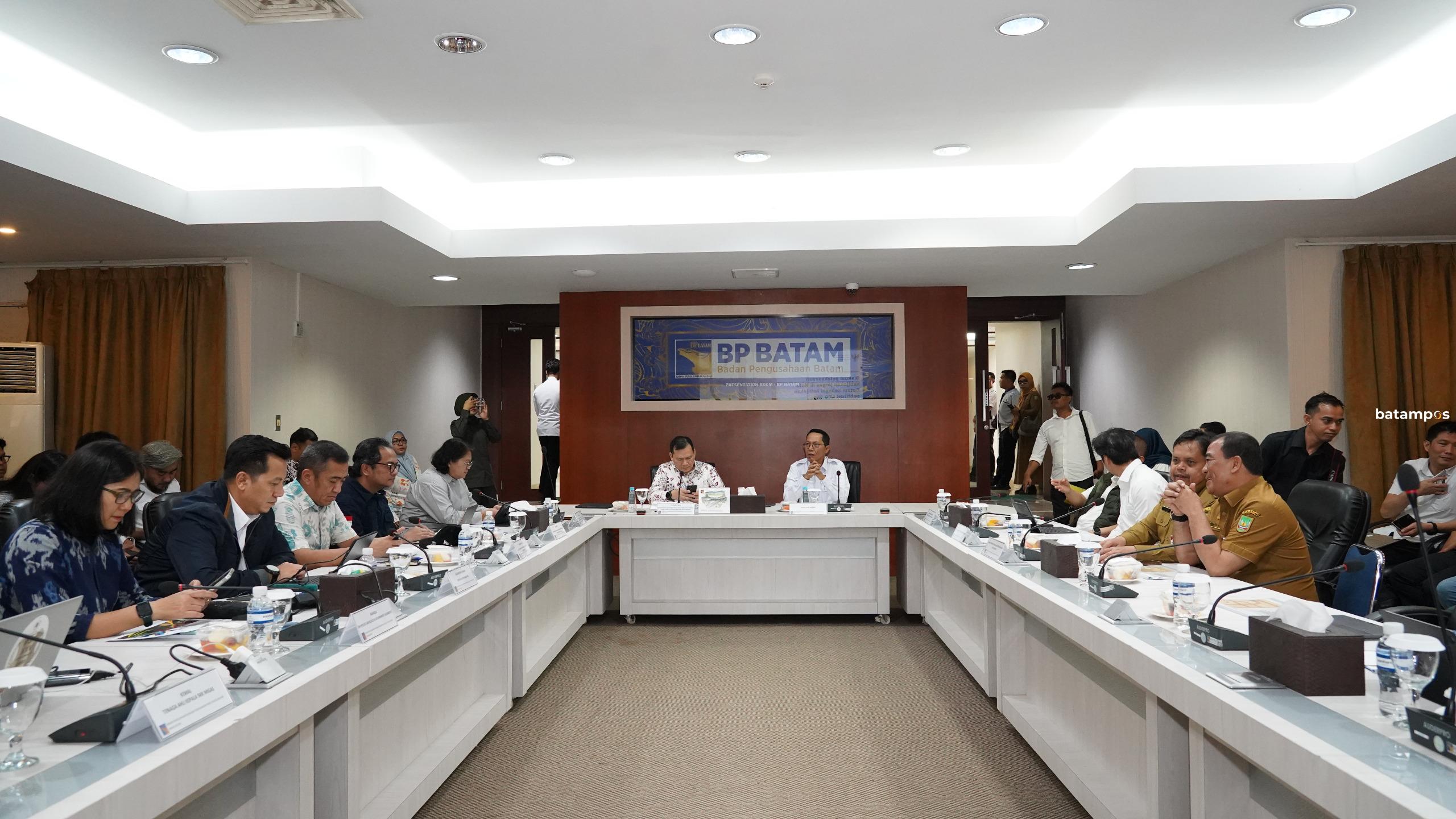 BP Batam bersama Kemenko Perekonomian dan Kementerian ESDM membahas rencana Jaringan Gas di Kota Batam.