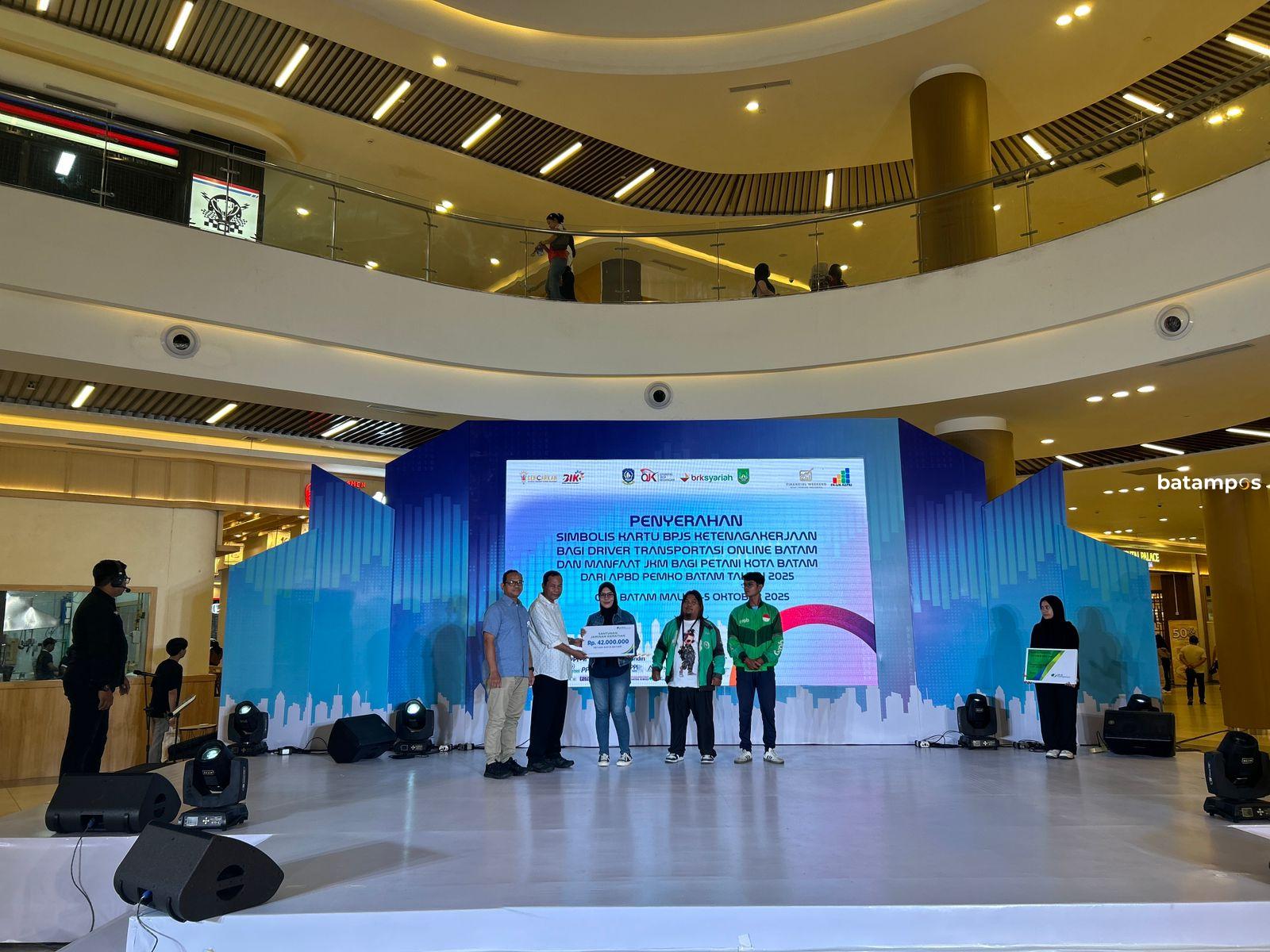 Driver ojek online di Batam mengikuti sosialisasi program BPJS Ketenagakerjaan sebagai bentuk perlindungan sosial bagi pekerja sektor informal.